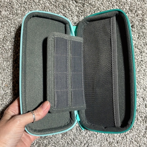 Nintendo Switch Carrying Case - Turquoise Leaf Design - Picture 2 of 3